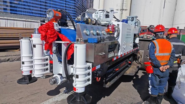 281745811345145308.jpg 张家峁项目部引进先进定向钻机 助力探放水能力再升级.jpg